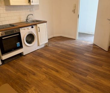 Studio Flat, Cranfield Close, SE27 - Photo 2