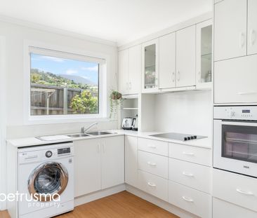 Private Townhouse with Views - Photo 3