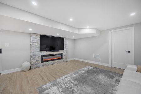 For Lease - 4 BRONZE BIRD Crescent, Clearview, Ontario - Photo 4