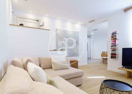 2 bedroom luxury Flat for rent in Madrid, Spain - Photo 2