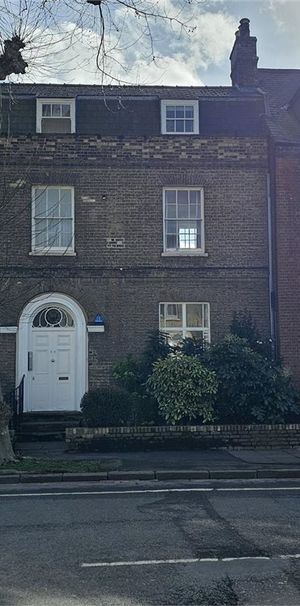 Flat 2, 26 Newmarket Road, Cambridge - Photo 1