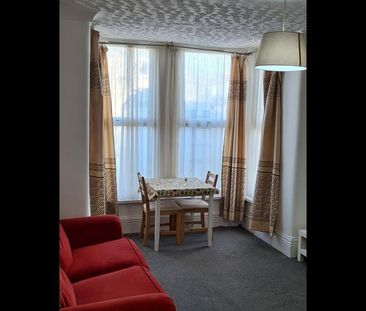 1 Bed Flat, The Drive, IG1 - Photo 1