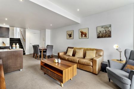 In The Heart Of The City! - Photo 2