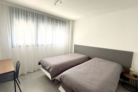 2 Bedroom Apartment For Rent in Estepona, Málaga - Photo 4