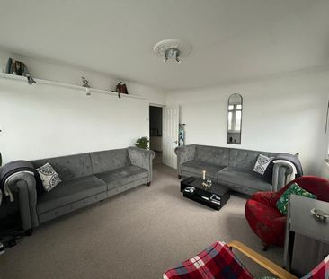 2 Bed Flat, Westmark Point, SW15 - Photo 2