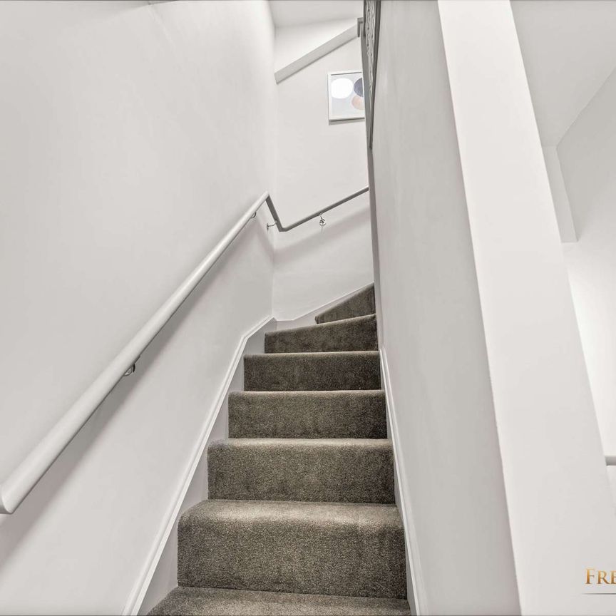 The Property With The Superior Studios Room 4 - Photo 1