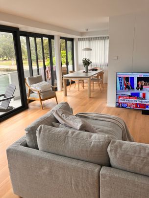 Elizabeth Bay - Photo 1