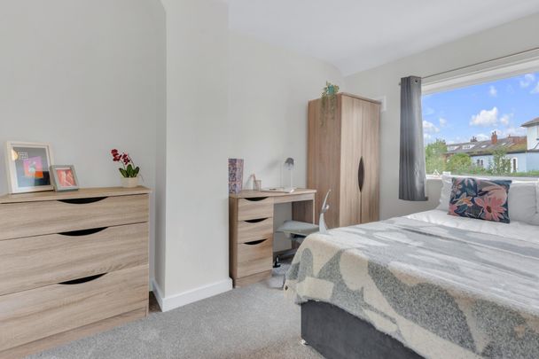 90 CHAPEL LANE Leeds - LS6 3BW - Photo 1