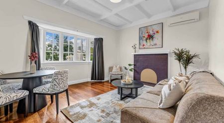 Pet-Friendly 3-Bedroom Bungalow in Avondale - Photo 5