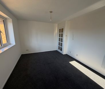 Studio Flat, Armoury Road, SE8 - Photo 4