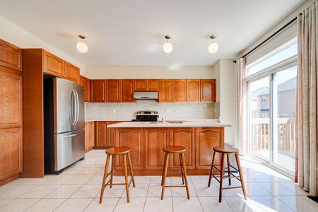 For Lease - 81 Estrella Crescent, Richmond Hill, Ontario - Photo 2