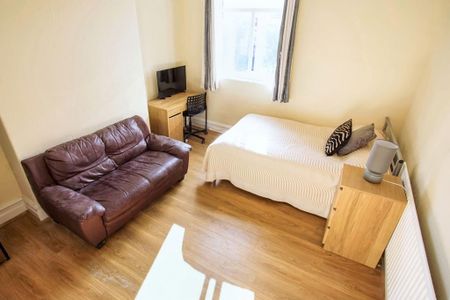 8 bedroom terraced house to rent - Photo 4