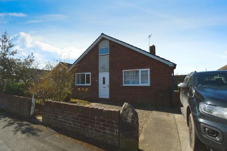 3 bedroom detached bungalow to rent - Photo 5