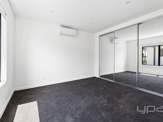 Clean, Convenient Townhouse! - Photo 1
