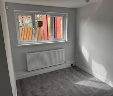 2 bedroom ground floor flat to rent - Photo 3