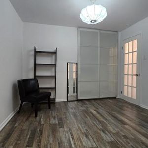 CENTRE-VILLE RÉNOVÉ ET TOUT INCLUS***DOWNTOWN ALL INCLUDED AND RENOVATED - Photo 2