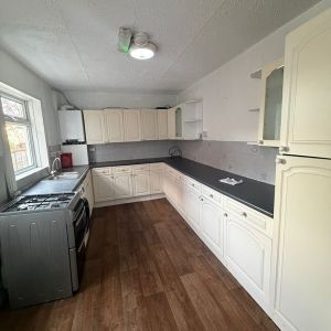 Room in a Shared House, Seaforth Place, LS9 - Photo 2