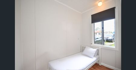 Family Home!! - Photo 4