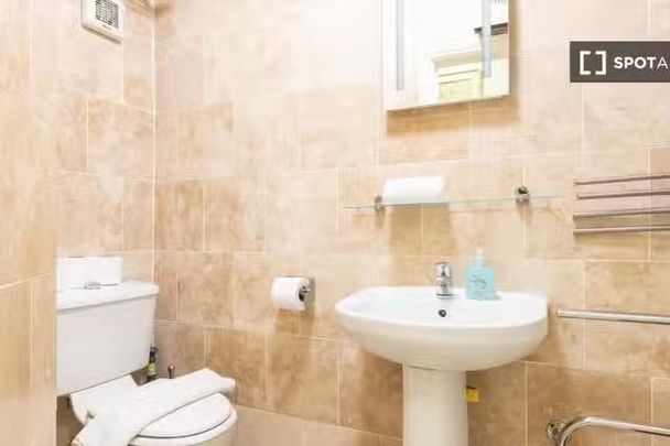 2-bedroom apartment for rent in Pembroke, Dublin - Photo 1