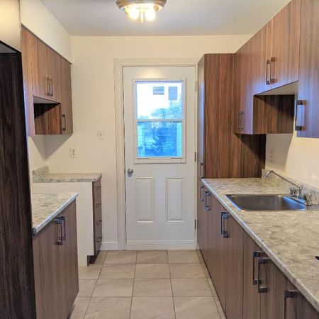 Beau et grand 5-1/2 au 2e étage d'un triplex rénové à Montreal, Mercier-Hochelaga - Photo 3