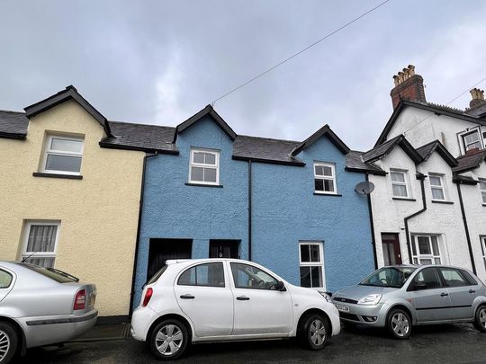 2 bedroom terraced house to rent - Photo 1