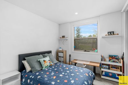 Modern Ground-Floor Apartment with Private Courtyard! - Photo 4