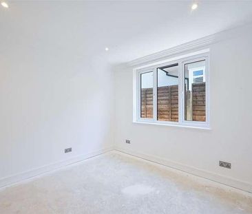 Claremount Gardens, Epsom, KT18 - Photo 4