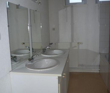 Location Appartement 4 pièces 79m² FLERS 61100 - Photo 2