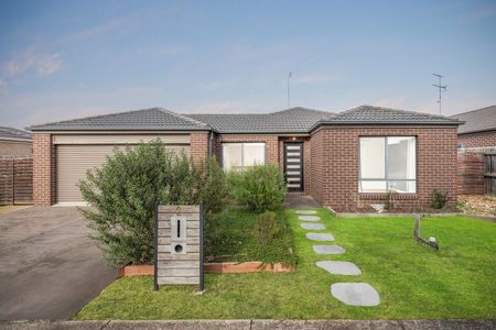 SPACIOUS, LIGHT & BRIGHT HOME! - Photo 3