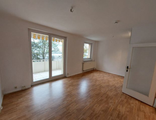 EBK / Balkon / Aufzug - Foto 1
