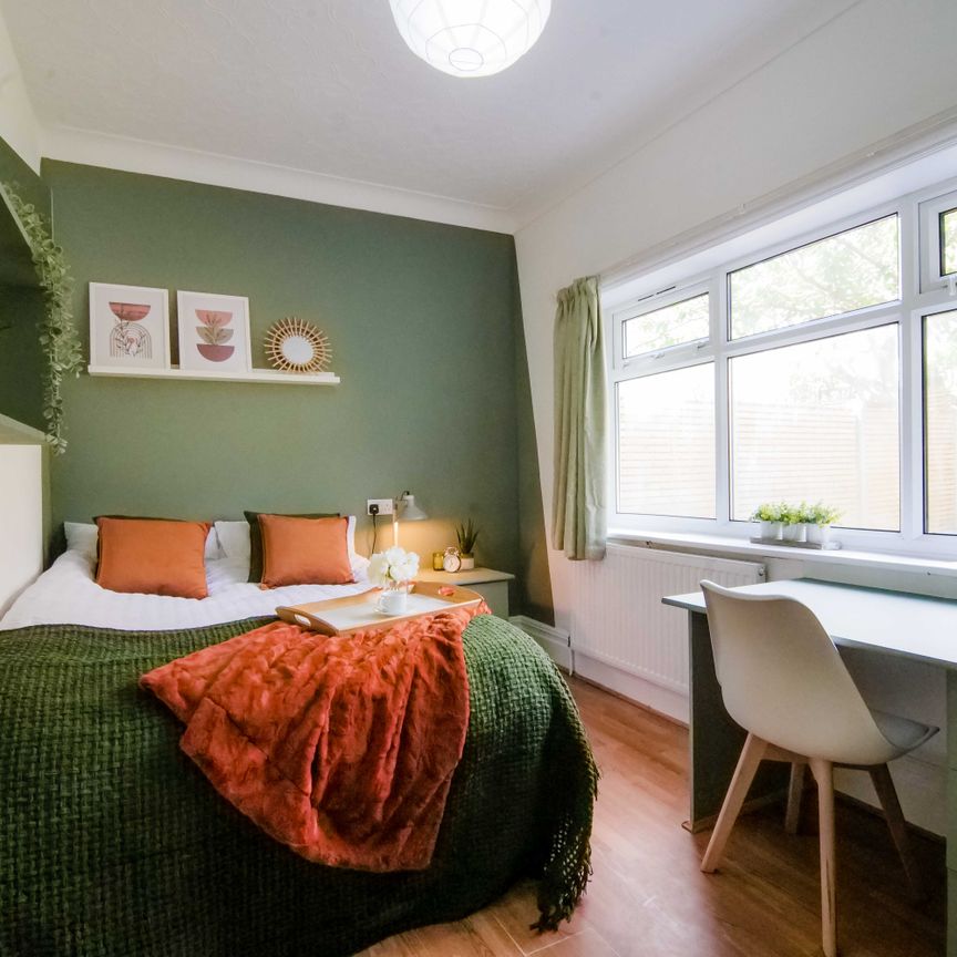 Stunning 7 Bed House Share in a gorgeous area in Headingley! - Photo 1