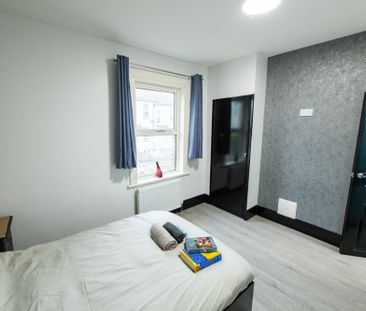 Newly Refurbished - Photo 6