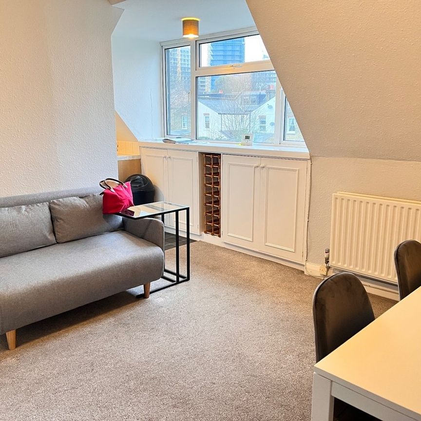 1 Bed Flat, Stile Hall Gardens, W4 - Photo 1