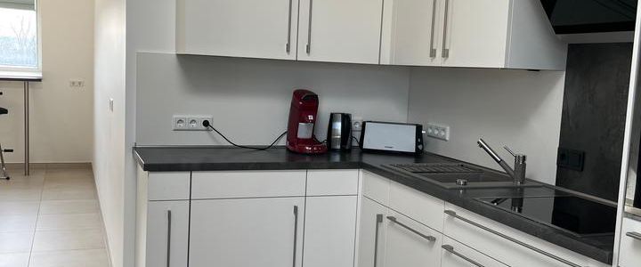 Wunderschöne 4- Zimmer Maisonettewohnung mit moderner Ausstattung, EBK, 2 Bädern, Balkon und Dachterrasse in Toplage! - Photo 1