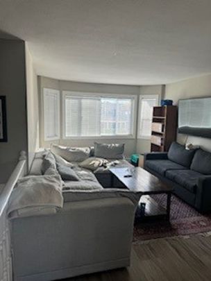 Top Floor 3 beb 2 bath house: March 1 - Photo 1