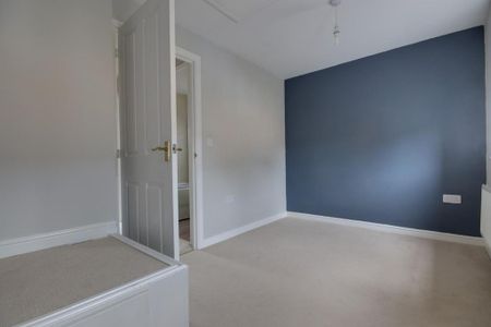 2 bedroom end of terrace house to rent - Photo 2
