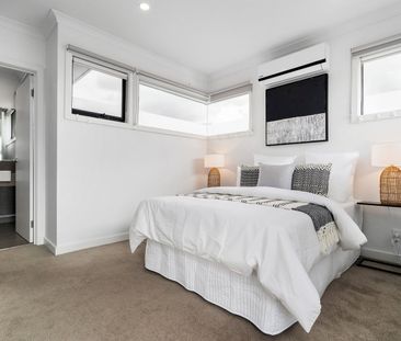 STUNNING FOUR BEDROOM HOME!! - Photo 6