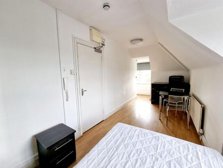 1 bedroom in a house share to rent - Photo 4