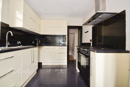 3 bedroom terraced house to rent - Photo 5