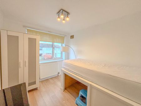 4 bedroom semi-detached house to rent - Photo 5