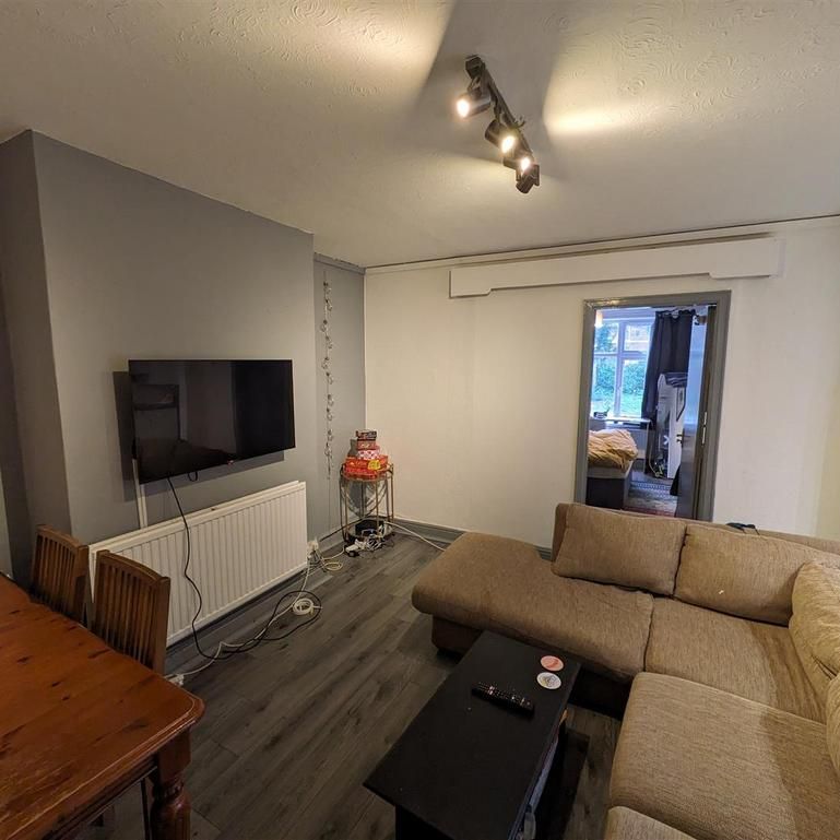 5 bedroom house to rent - Photo 1