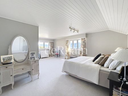 PULLY - Splendid individual villa of approx. 347m2 in a residential area - Photo 2