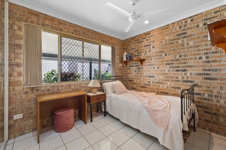 3 Bedroom Sold Brick Family Home - Photo 5