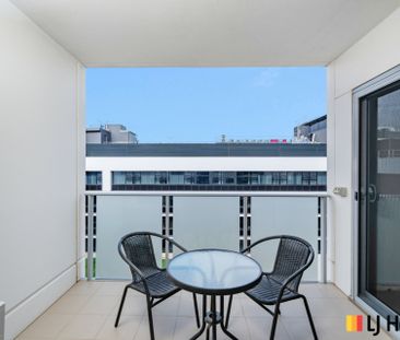 Furnished l Premium Location l 1 Bedroom + Study - 6 Month Lease Only - Photo 3
