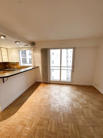 Location Appartement 3 pièces 74m² PARIS 16ème - Photo 4