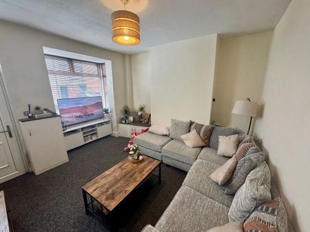 2 bedroom terraced house to rent - Photo 2
