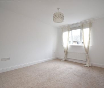 Well presented 1 bedroom, second floor apartment located just off M... - Photo 2