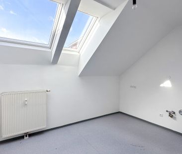 Helle 3-Zimmer-Dachgeschosswohnung mit Loggia - Photo 1