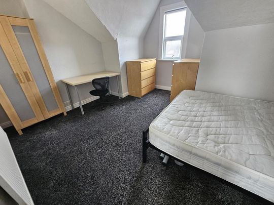 1 bedroom in a house share to rent - Photo 1
