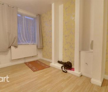 3 bedroom end of terrace house to rent - Photo 3